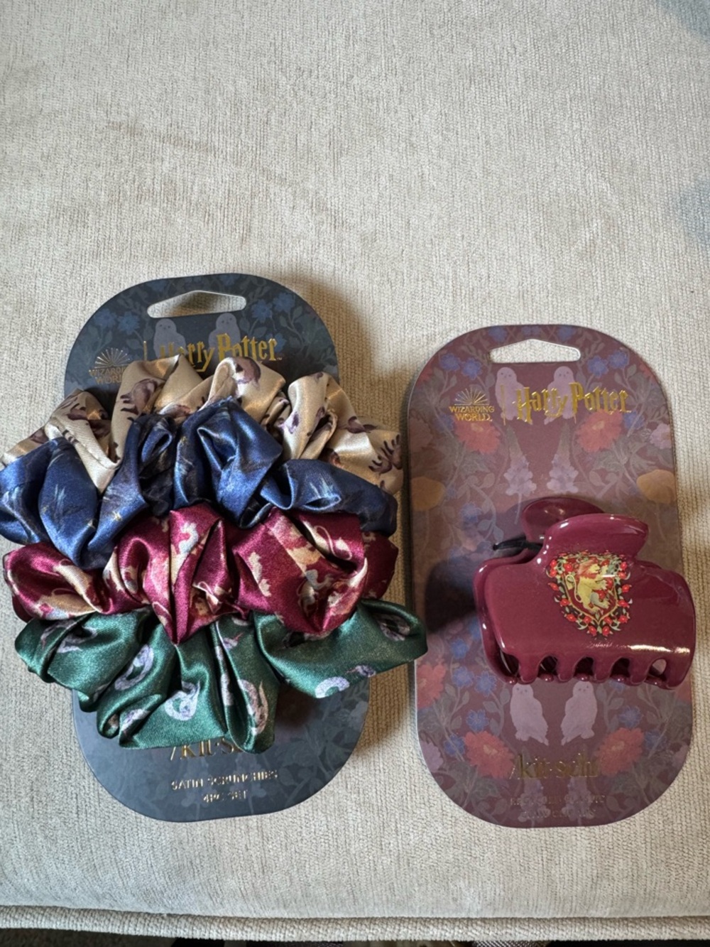 Harry Potter Gryffindor Crest Burgundy Hair Claw + Satin Scrunchie Set